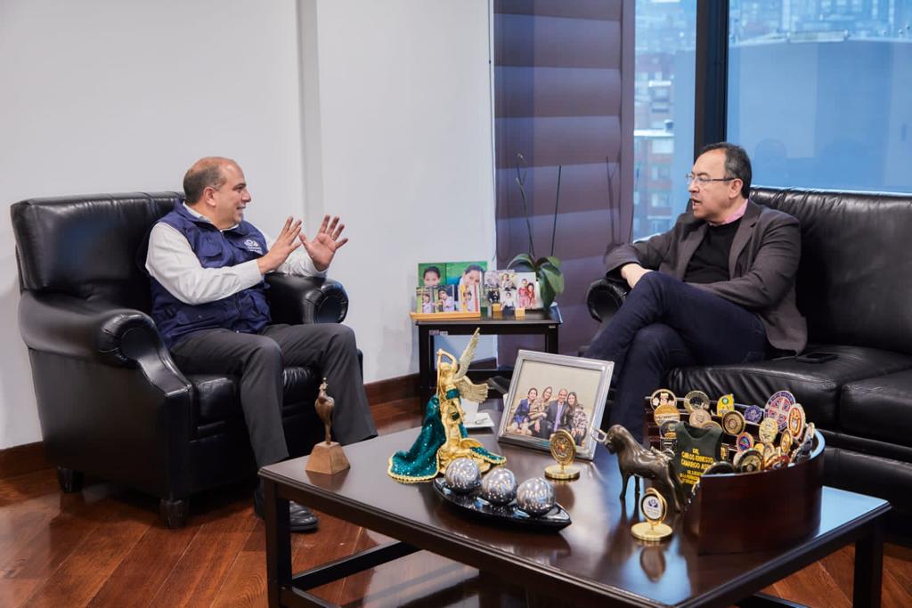 Defensor del Pueblo, Carlos Camargo, reunido con el Ministro del Interior, Alfonso Prada.